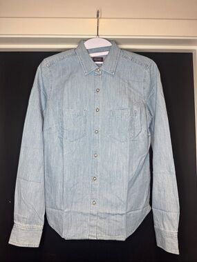 UNTUCKit Women’s Blue Chambray Button Down Shirt XS Casual Cotton